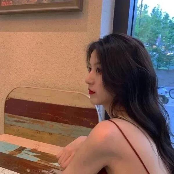 新婚夜，傻子老公抱紧了我